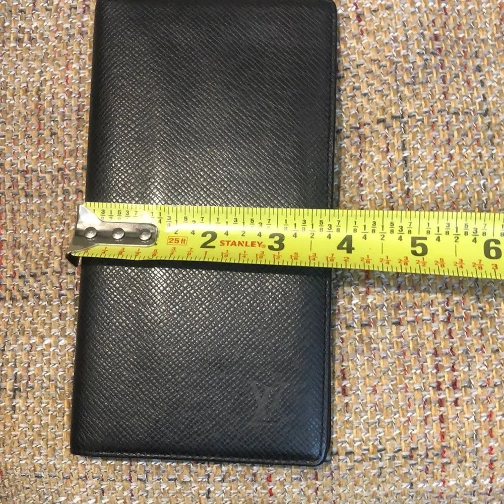 LOUIS VUITTON Black Taiga Leather Long Thin Bifold CC Wallet MI0025